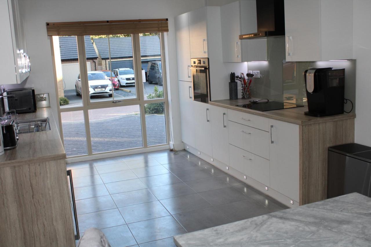 Haven - Spacious Luxury Home Perfect For Families, Couples And Contractors! 5Mins To Xscape And Junction 32! Каслфорд Экстерьер фото
